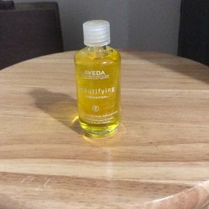 Aveda Beautifying oil